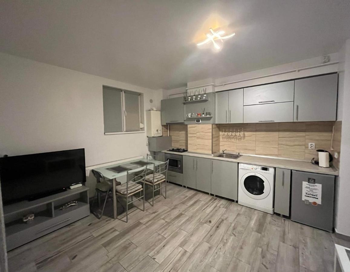 Modern & Elegant Apartament Craiova Exteriör bild
